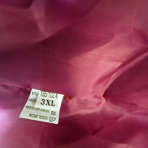 Beautiful Exquisitely Made Cape - Picture 2 of 2